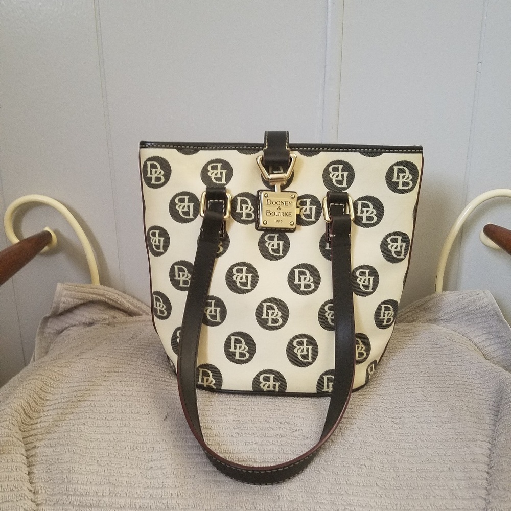 Dooney signature bucket bag